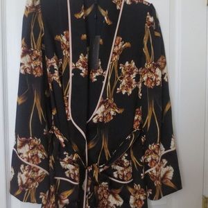 Robe with beautiful detaling; 3/4 style